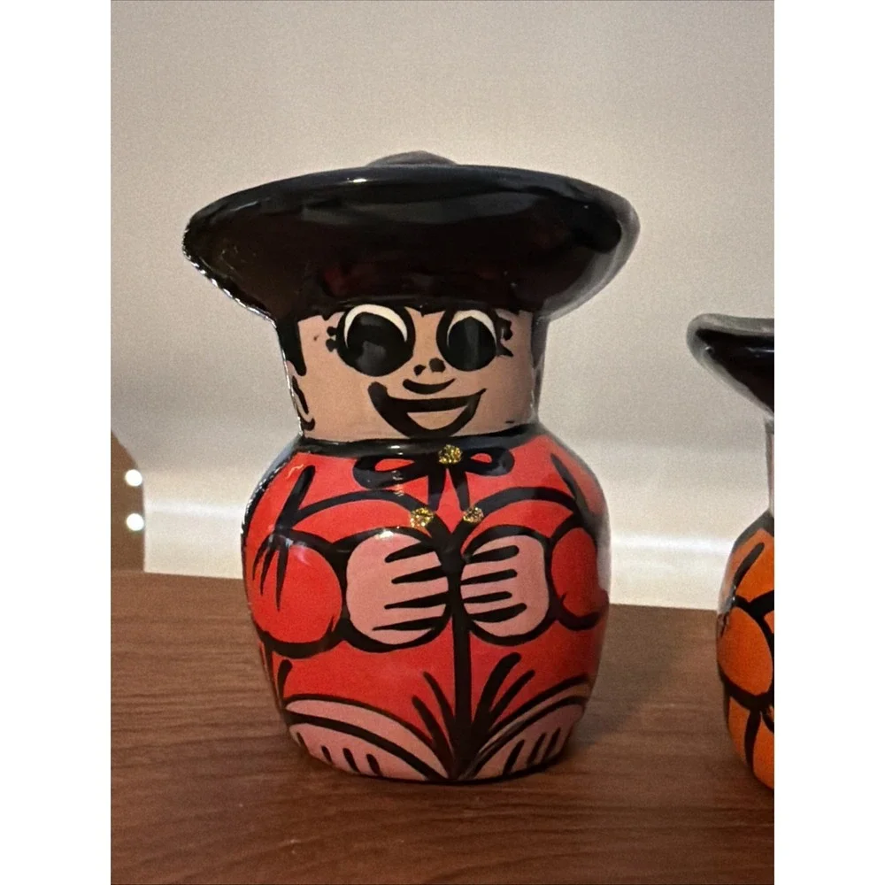 Vintage Mexican‎ Hand Painted Salt And Pepper Shakers In EUC